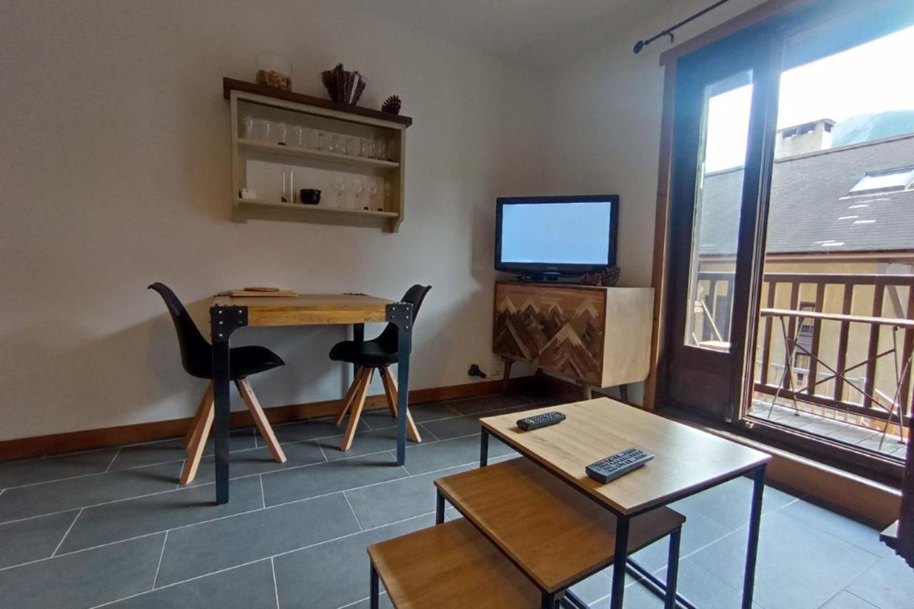 LUMINEUX 30 m avec BALCON- CENTRE VILLAGE Le Monêtier-les-Bains Extérieur photo
