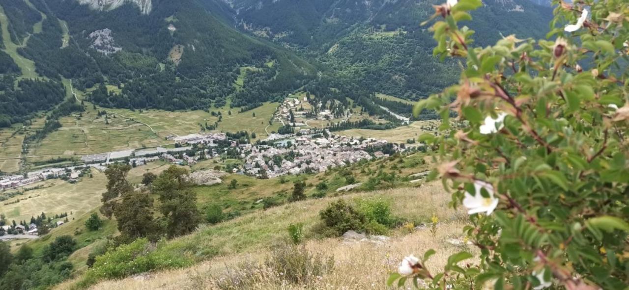 LUMINEUX 30 m avec BALCON- CENTRE VILLAGE Le Monêtier-les-Bains Extérieur photo
